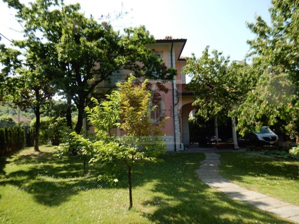 casa indipendente in vendita a Cittiglio