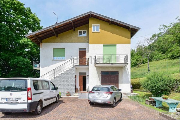 casa indipendente in vendita a Cittiglio