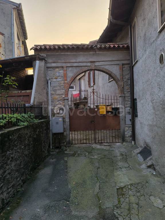 casa indipendente in vendita a Cittiglio