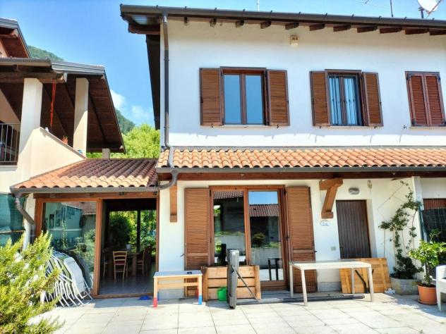 casa indipendente in vendita a Cittiglio