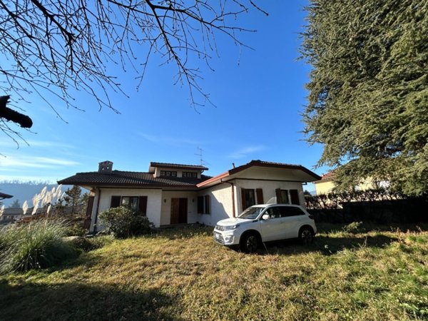casa indipendente in vendita a Cittiglio