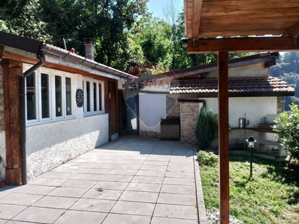 casa indipendente in vendita a Cittiglio