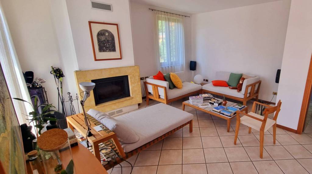 casa indipendente in vendita a Cittiglio