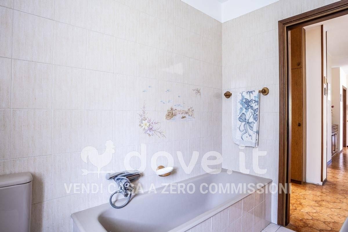 casa indipendente in vendita a Cittiglio