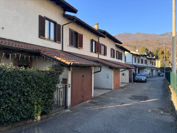 casa indipendente in vendita a Cittiglio