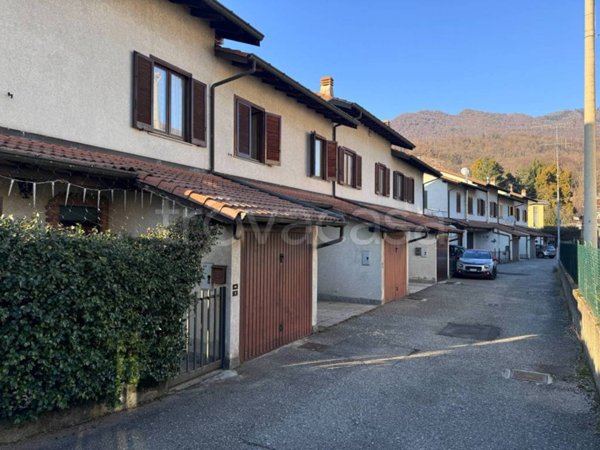 casa indipendente in vendita a Cittiglio