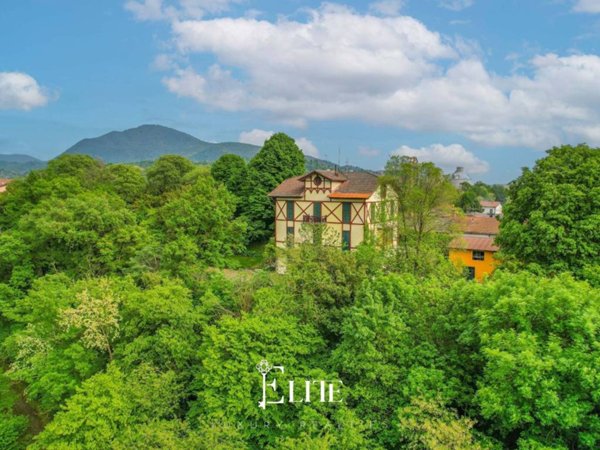 casa indipendente in vendita a Cittiglio
