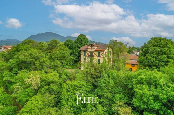 casa indipendente in vendita a Cittiglio