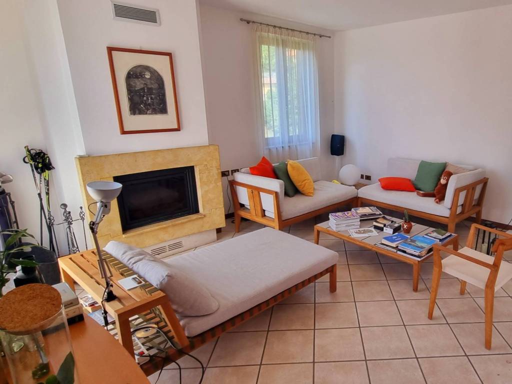 casa indipendente in vendita a Cittiglio