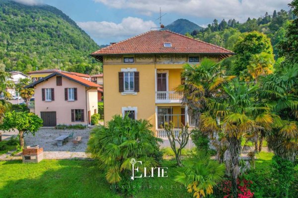 casa indipendente in vendita a Cittiglio
