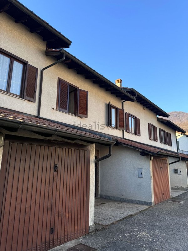 casa indipendente in vendita a Cittiglio