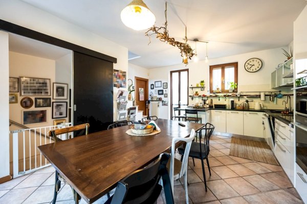 casa indipendente in vendita a Cittiglio