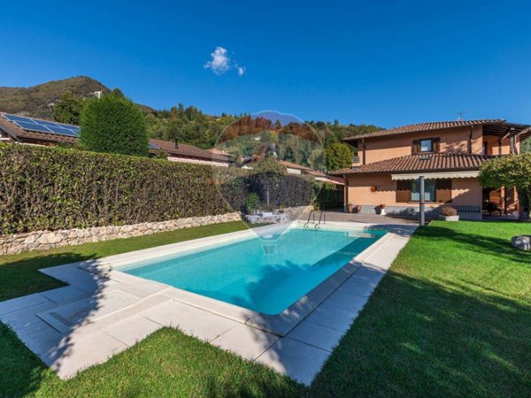 casa indipendente in vendita a Cittiglio