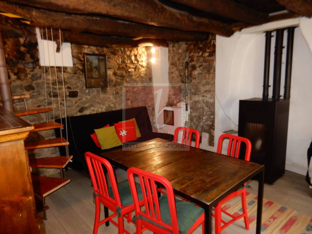 casa indipendente in vendita a Cittiglio in zona Vararo