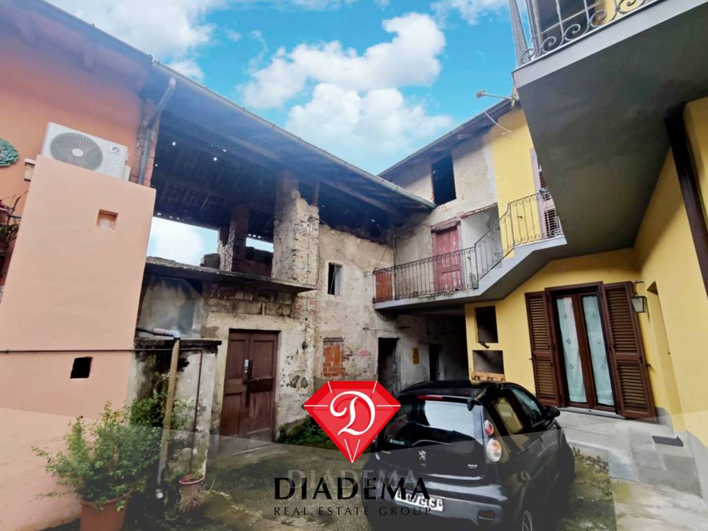 casa indipendente in vendita a Cittiglio