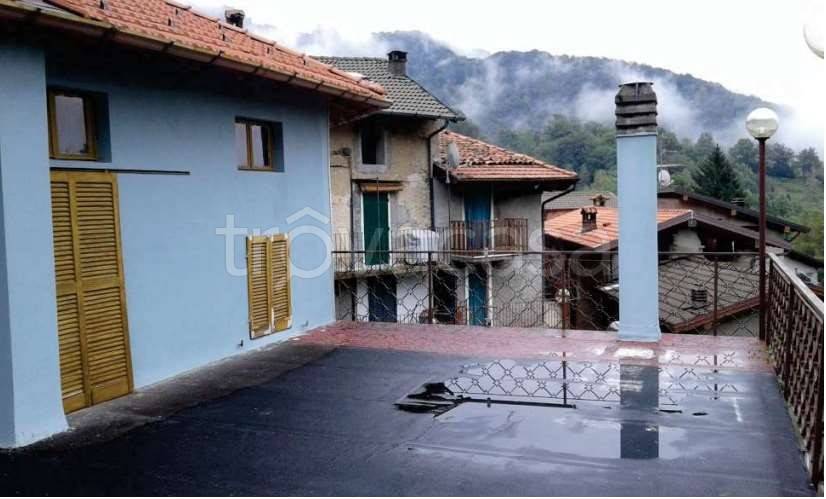 casa indipendente in vendita a Cittiglio
