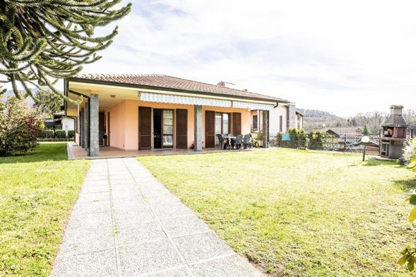 casa indipendente in vendita a Cittiglio