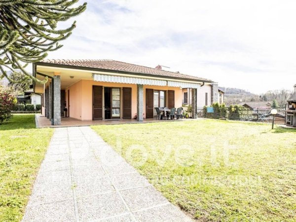 casa indipendente in vendita a Cittiglio
