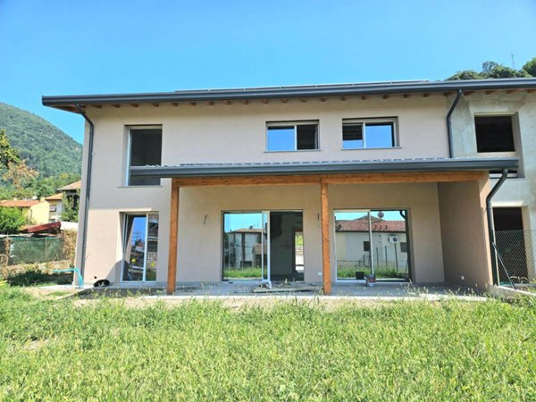 casa indipendente in vendita a Cittiglio