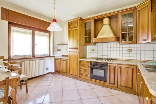 casa indipendente in vendita a Cittiglio