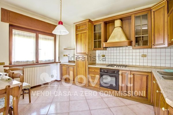 casa indipendente in vendita a Cittiglio