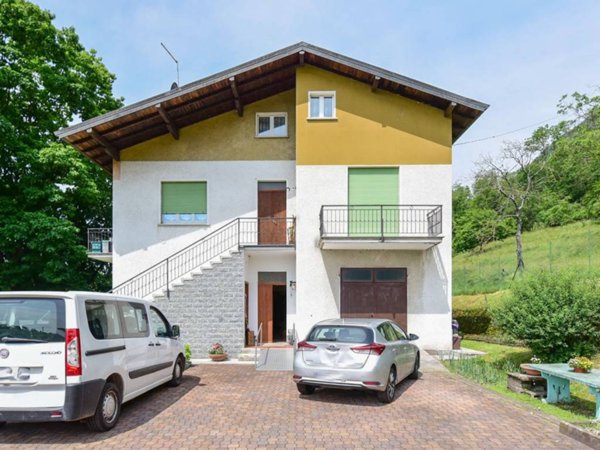 casa indipendente in vendita a Cittiglio