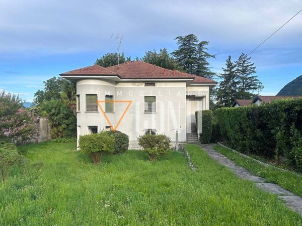 casa indipendente in vendita a Cittiglio