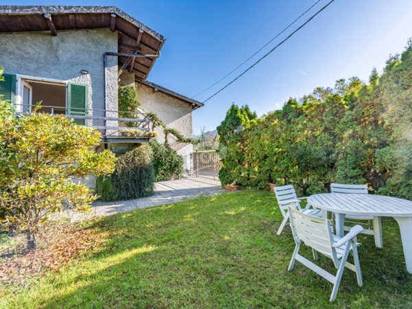 casa indipendente in vendita a Cittiglio