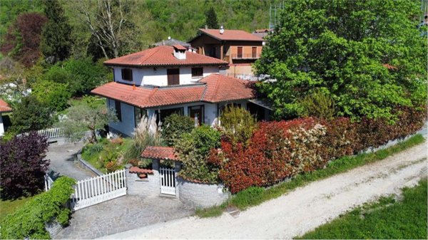 casa indipendente in vendita a Cittiglio