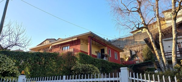 casa indipendente in vendita a Cittiglio