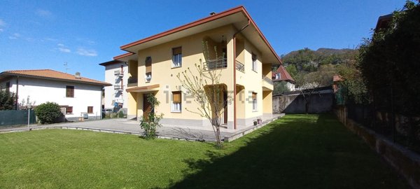 casa indipendente in vendita a Cittiglio