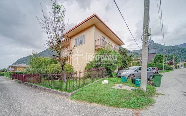 casa indipendente in vendita a Cittiglio
