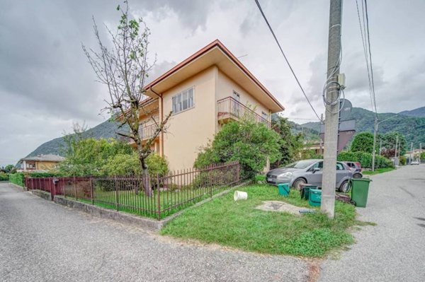 casa indipendente in vendita a Cittiglio
