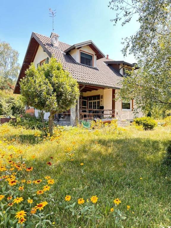 casa indipendente in vendita a Cittiglio