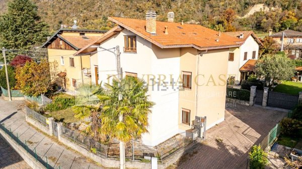 casa indipendente in vendita a Cittiglio