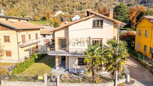 casa indipendente in vendita a Cittiglio