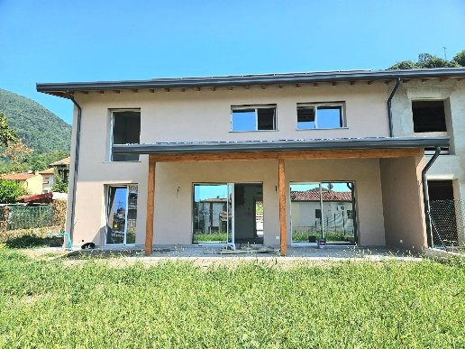 casa indipendente in vendita a Cittiglio