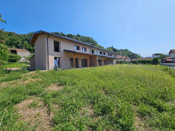 casa indipendente in vendita a Cittiglio