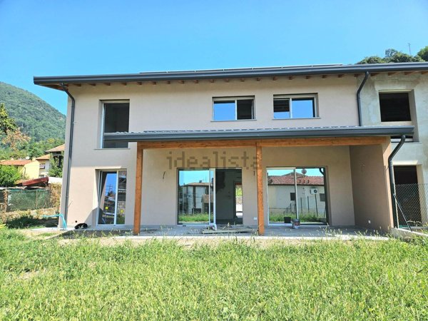 casa indipendente in vendita a Cittiglio
