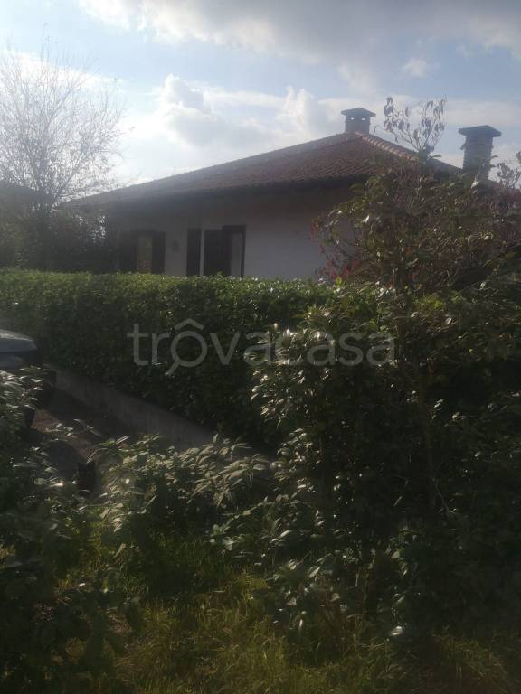 casa indipendente in vendita a Cittiglio