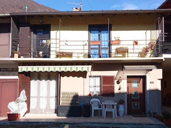 casa indipendente in vendita a Cittiglio