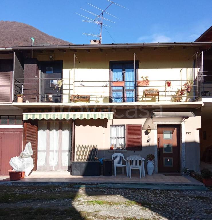 casa indipendente in vendita a Cittiglio