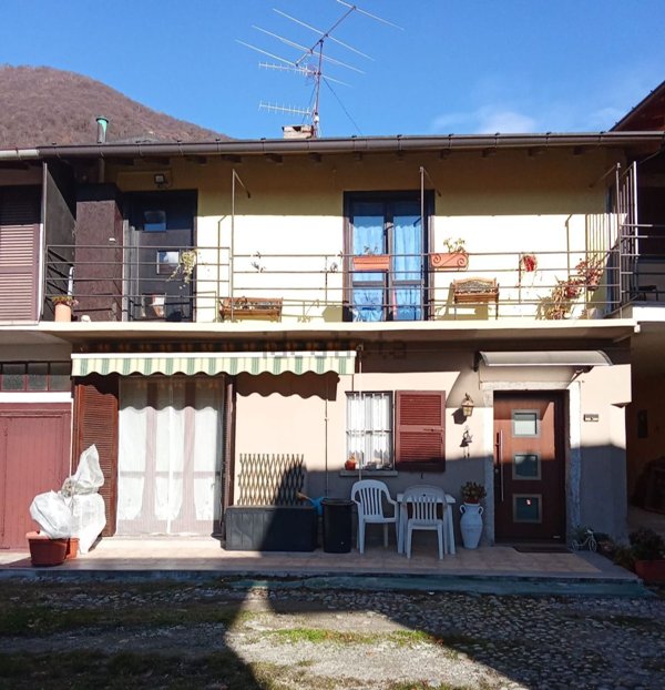 casa indipendente in vendita a Cittiglio