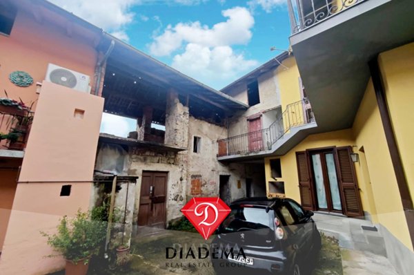 casa indipendente in vendita a Cittiglio