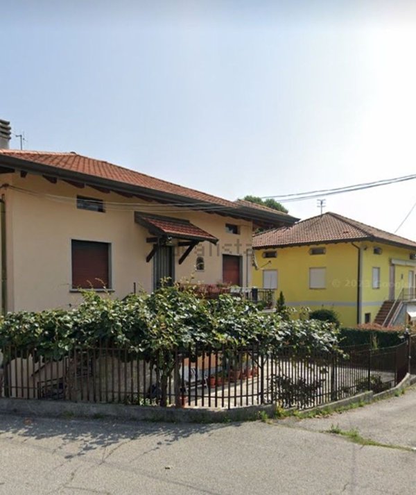 casa indipendente in vendita a Cittiglio
