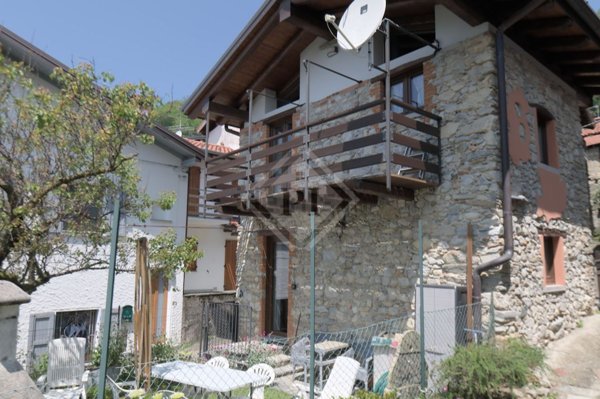 casa indipendente in vendita a Cittiglio