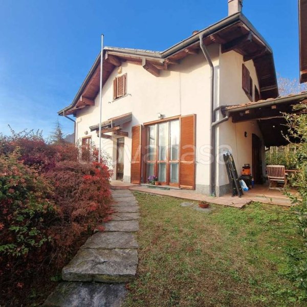 casa indipendente in vendita a Cittiglio