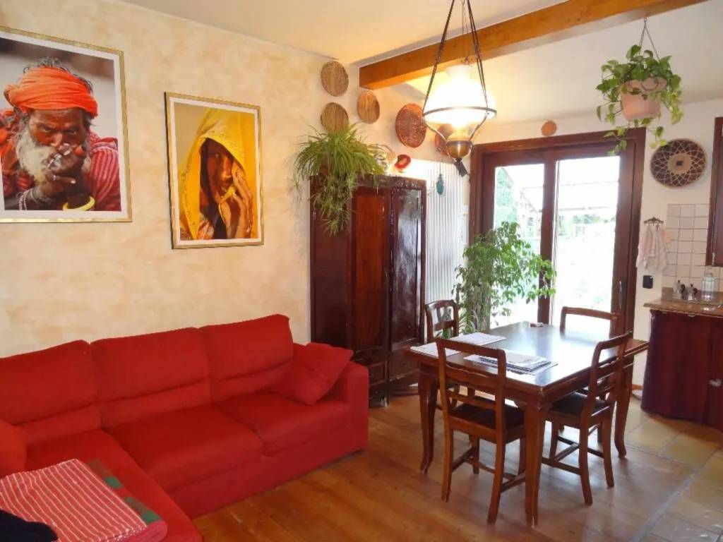 casa indipendente in vendita a Cittiglio in zona Vararo