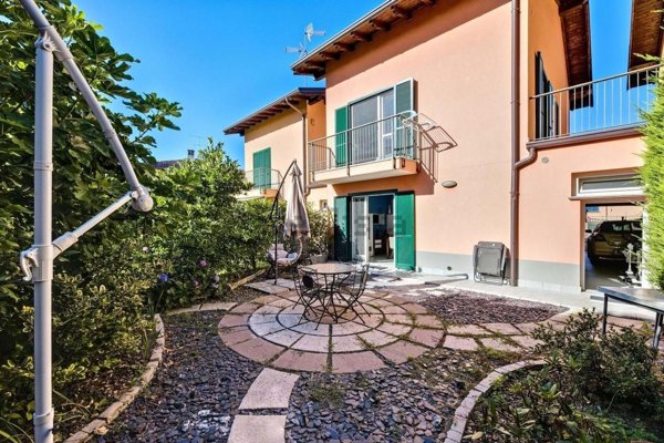 casa indipendente in vendita a Cittiglio