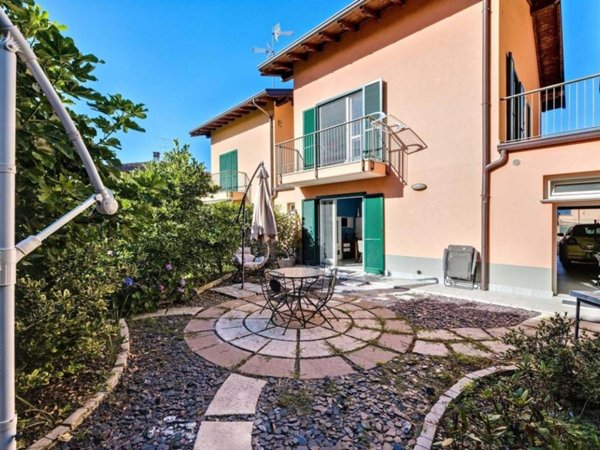 casa indipendente in vendita a Cittiglio